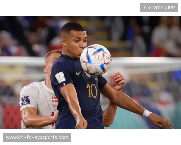 姆巴佩弧线球破网，法国前场组合攻势如风暴般来临